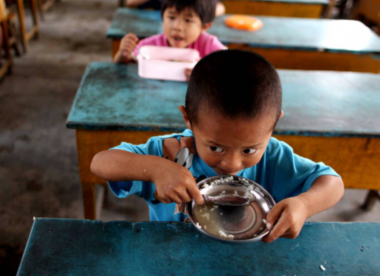 中共竟穷到挪用农村学生营养补助来还债?!