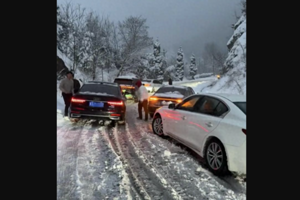 年沒過完 大陸各地現提前返程的人潮車龍