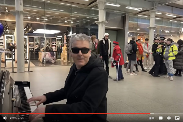 「鋼琴門」視頻遭油管刪 英鋼琴家質疑中南海