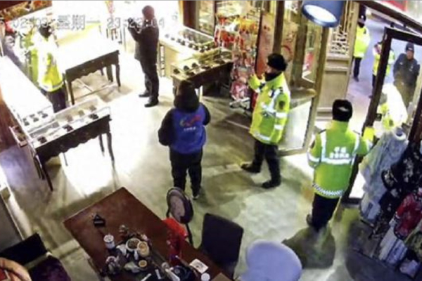 山西商鋪被強制亮燈 當局道歉網民不買帳