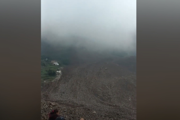 四川山體滑坡28人失蹤「整個山體都滑下來」