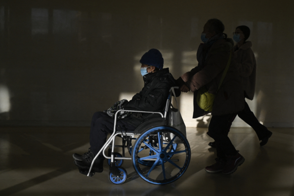 【一線採訪】中國醫院生意火爆 80後猝死增多