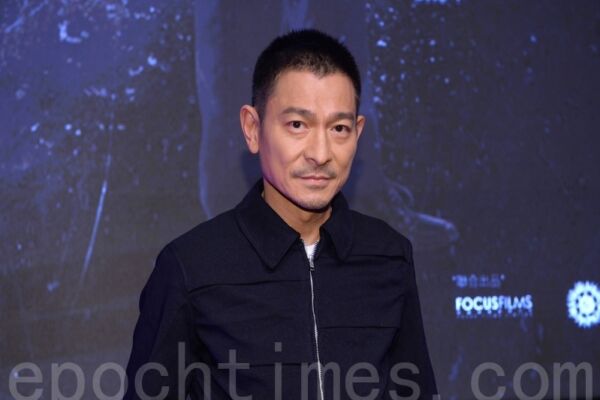 劉德華拍戲曾遇黑道扔汽油彈 導演持大刀鎮場