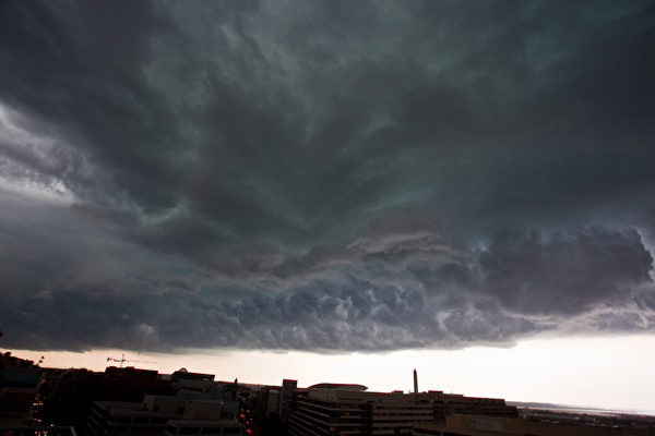 王友群:中共陷入全面危機的根源是什麼?