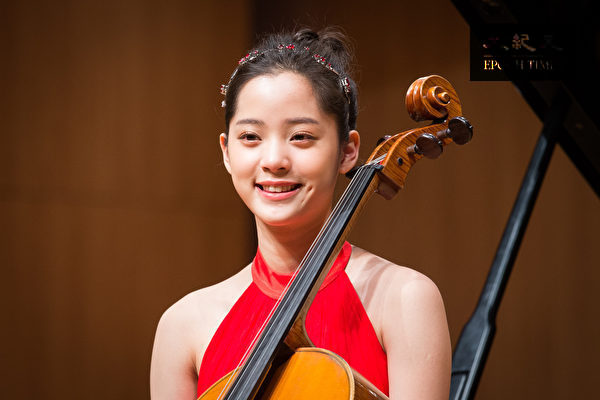 歐陽娜娜代言吉他惹議 廠商被迫關閉留言功能