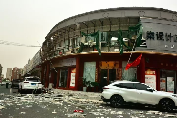 組圖:河南現15級大風 建築被毀車輛被砸