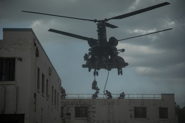 模擬中共犯台演習 美陸軍精銳部隊展示武力