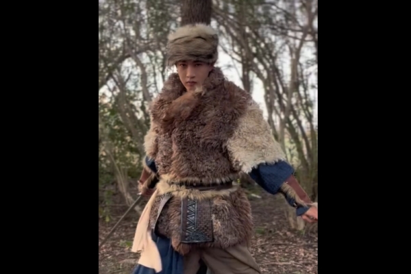 青島29歲男演員退圈回老家擺攤 衝上熱搜