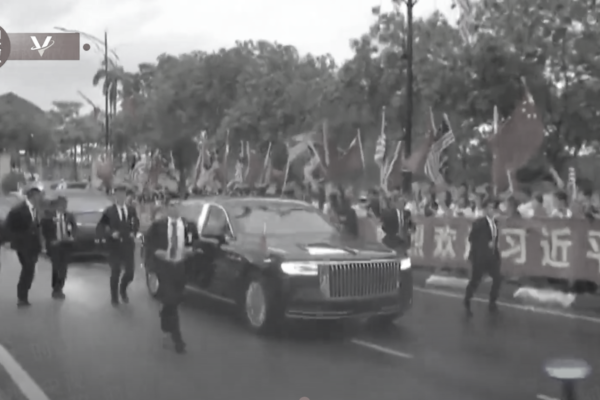 馬國部長在地下室贈習五爪金龍錫盤 惹質疑