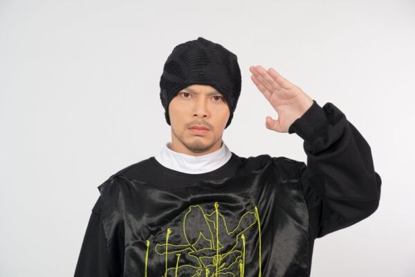 黃明志晒兩物 歷史大潮下疑引歌迷選邊站