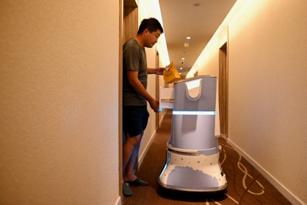 酒店機器人公司雲跡科技三年虧8億