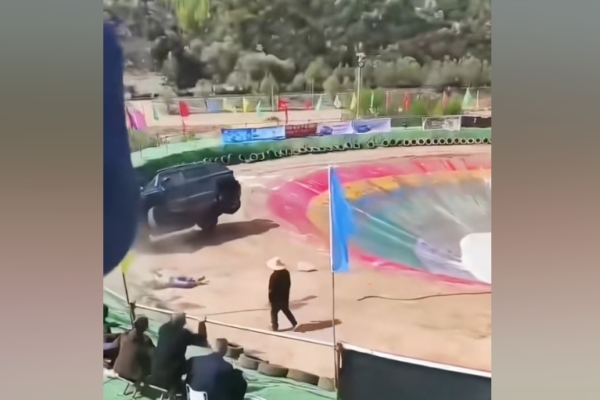 山西特技場越野車撞向觀眾 1人死亡