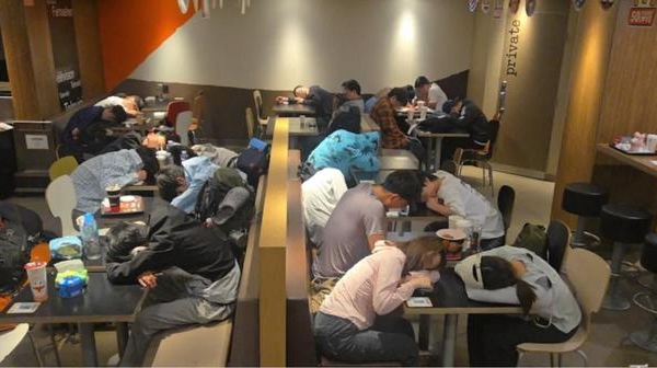 【翻牆必看】大陸遊客赴港「窮遊」照片曝光