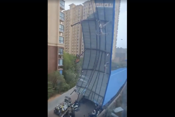 視頻:湖南岳陽大風暴 房屋倒塌 屋頂掀開