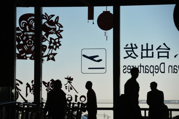 廣州白雲主幹道旁驚現「露天廁所」的背後