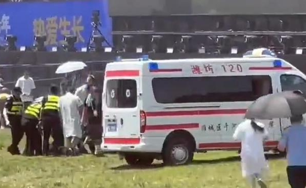 中國罕見高溫 民眾暈倒 道路被熱「炸」