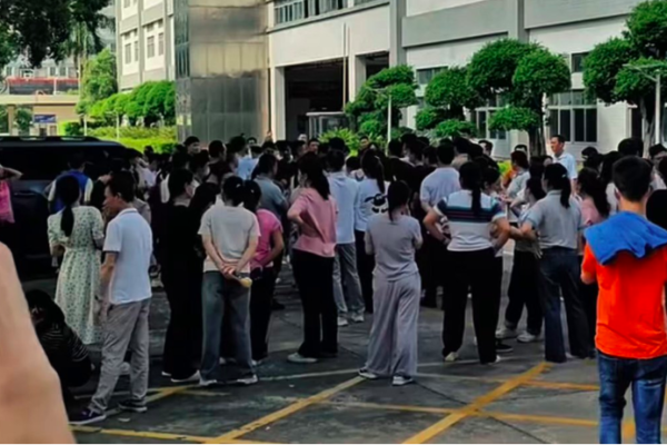 抗議搬廠不賠償 深圳信濠光電數百人罷工