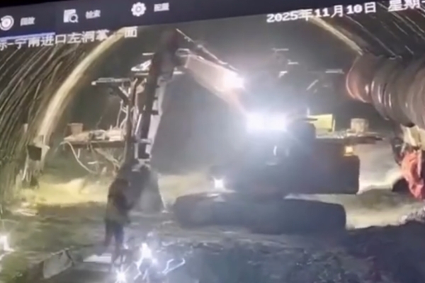 四川隧道突發透水事故 網傳監控員笑工人逃命