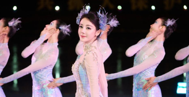 迪丽热巴再爆热搜!「2026春晚美人鱼造型」复刻石榴花