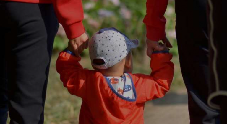 中国经济陷入长空危机,新生儿数量开始崩盘式下滑!