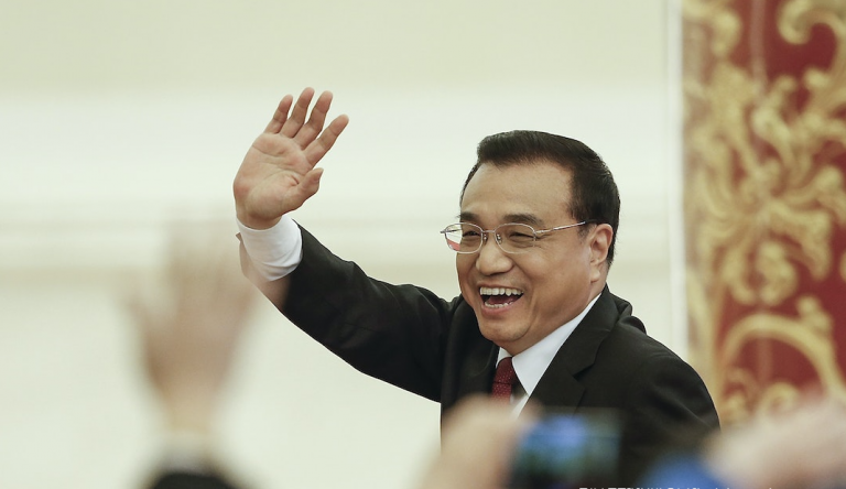 李克强摸着朱镕基的路走来,在他的死后「温情总理」成为有名无实的「香港老板」