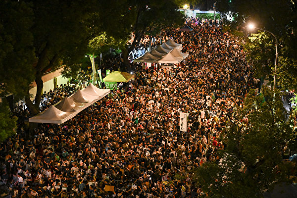 台立法院擴權 10萬人抗議 中共扭曲報導