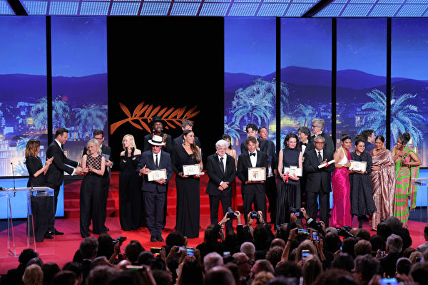 第77屆戛納電影節落幕 《阿諾拉》摘金棕櫚