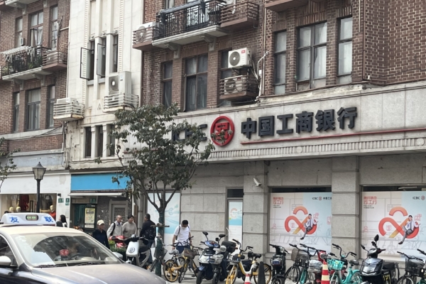 大陸金融高管轉行 分析:降薪裁員潮遠未停止