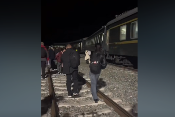黑龍江列車夜間脫軌 親歷者講述驚險瞬間