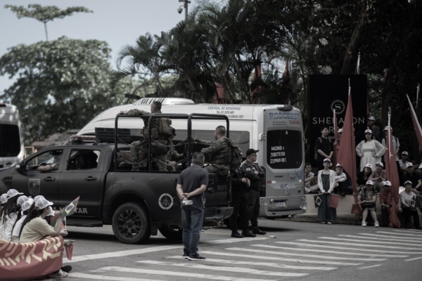 習出訪後軍報文章變調 分析:兩派勢力博弈