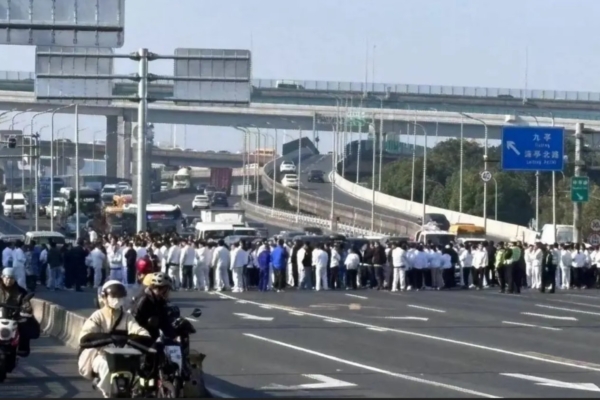 上海汽配名企國利工人罷工堵路追薪