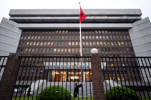 多地對躺平官員設「蝸牛獎」 分析:懲治無效