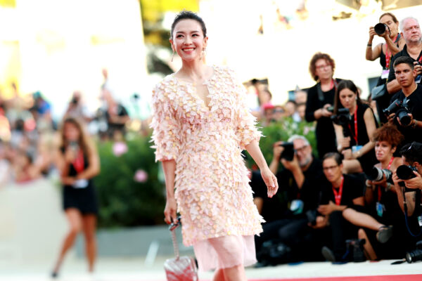 章子怡兒童節晒娃 一雙兒女正面照曝光