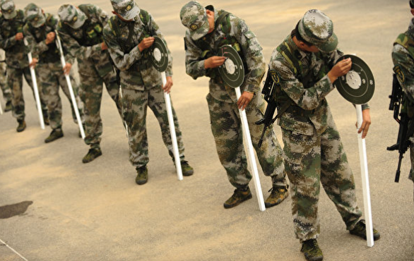 中共军队动荡 军办副主任罕见吁「过紧日子」