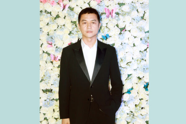 演員李亞鵬開發的雪山藝術小鎮被申請破產