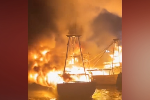 廣西北海九艘漁船連環燒 現場一片火海