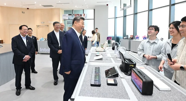 习近平在「四中全会」面临两难——选择短期刺激经济,还是坚持长期经济规划?