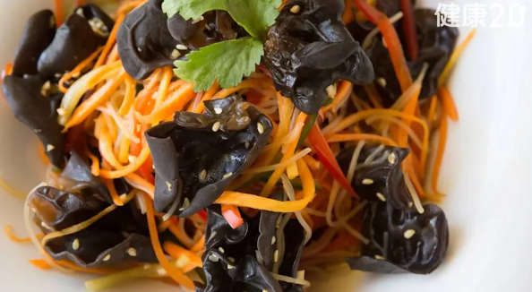 记忆力变强又抗老化!抗脑雾神食材每天吃「这一色」 医师也在吃