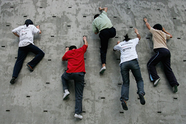 工資與生存成本倒掛 「家裡供不起上班」上熱搜