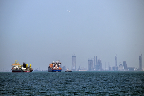 霍爾木茲海峽被封 中國代理商已虧20萬美元