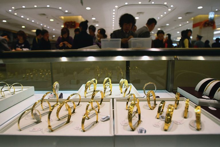 國際高金價下 大陸金飾消費量跌逾三成