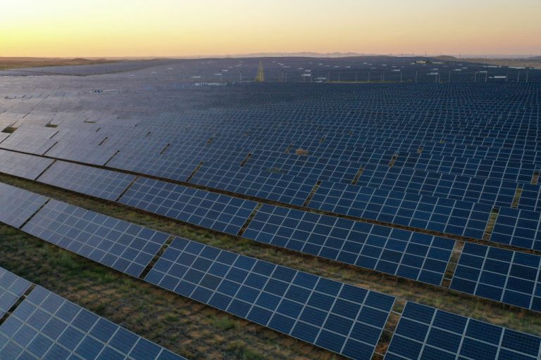 大陸儲能巨頭陽光電源單季淨利降68%